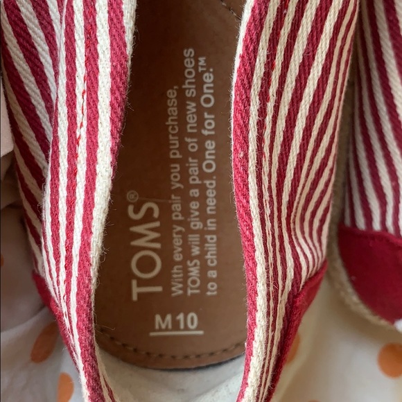NEW Toms red/white cotton shoes - Picture 2 of 5